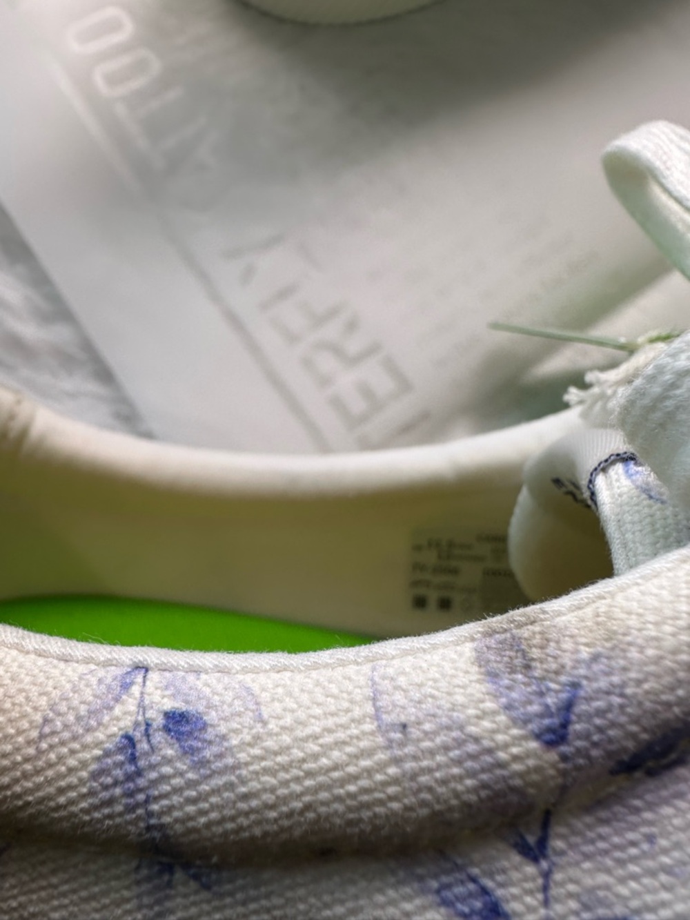 Cariuma IBI Low Parrot Print Sneakers – Unisex (Men’s 11.5 / Women’s 13) - Picture 16 of 16